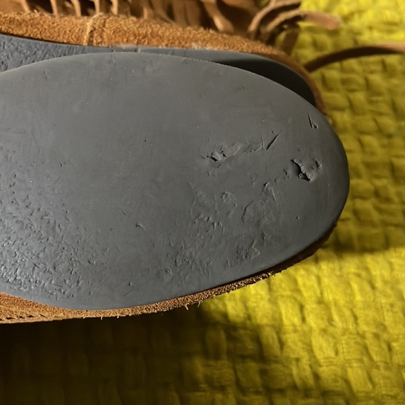 Minnetonka fringed boots size 7 - Picture 4 of 7